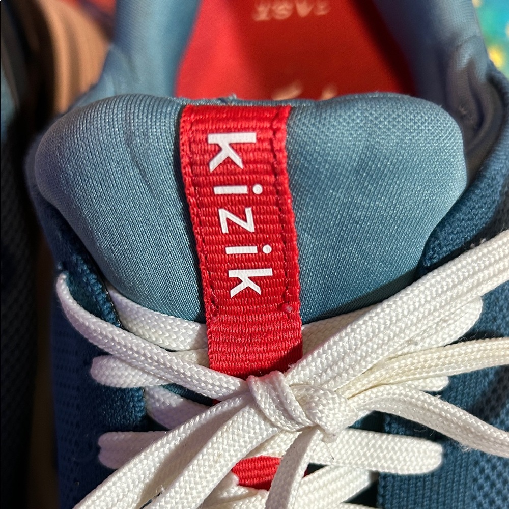 Nice pair of men’s size 10.5 blue athletic shoes in good condition - Picture 3 of 8